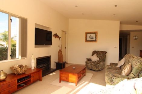 Photo of property in 100 Kauri Crescent, Matarangi, Whitianga, 3592