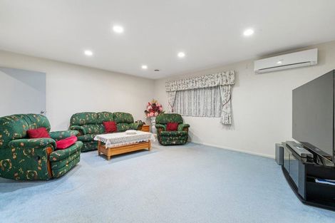 Photo of property in 17 Pelargonium Terrace, Goodwood Heights, Auckland, 2105