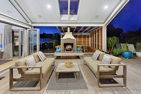 Photo of property in 31 Rauparaha Street, Waikanae Beach, Waikanae, 5036