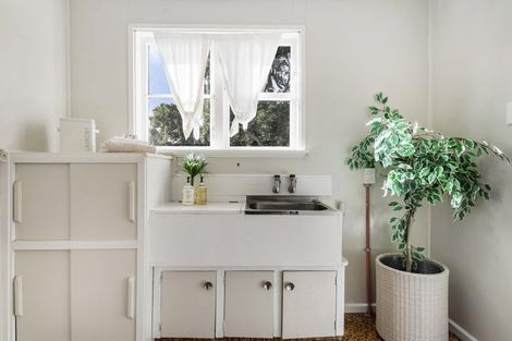 Photo of property in 6 Moa Street, Belmont, Auckland, 0622