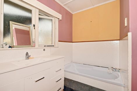 Photo of property in 1 Mclean Street, Woodville, 4920