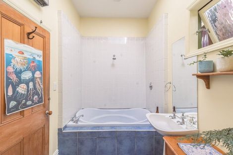 Photo of property in 13 Hawkhurst Road, Lyttelton, 8082