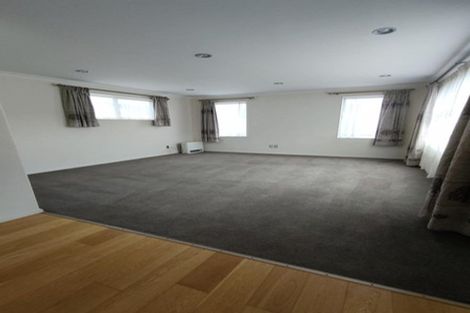 Photo of property in 8 The Rosebowl, Sunnyhills, Auckland, 2010