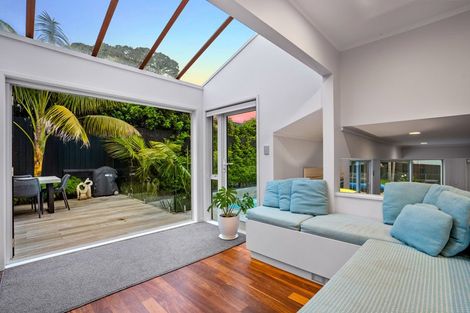 Photo of property in 556 Beach Road, Rothesay Bay, Auckland, 0630