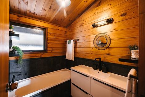 Photo of property in 12 Suzanne Grove, Kelvin Grove, Palmerston North, 4414