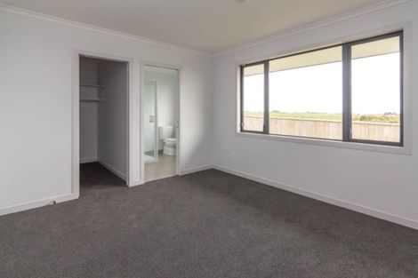 Photo of property in 35 Silicon Way, Fitzherbert, Palmerston North, 4410
