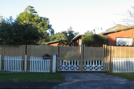 Photo of property in 13 Redlands Grove, Swanson, Auckland, 0612