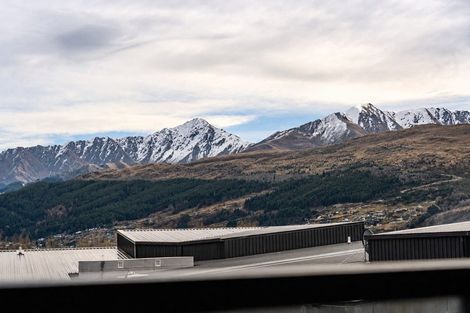 Photo of property in Wyndham Gardens Apartments, 30 Red Oaks Drive, Frankton, Queenstown, 9300
