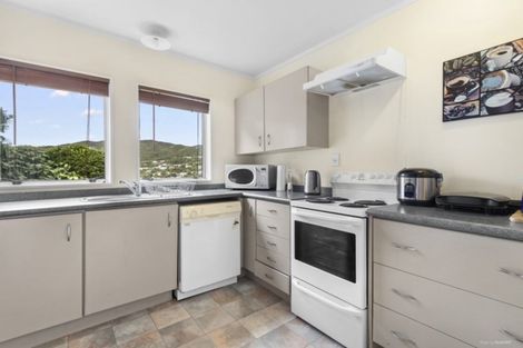 Photo of property in 2/30 Percy Dyett Drive, Karori, Wellington, 6012