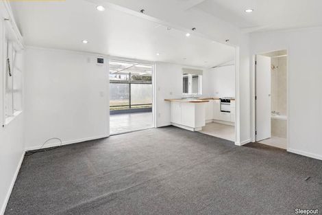 Photo of property in 31 London Street, Te Atatu Peninsula, Auckland, 0610