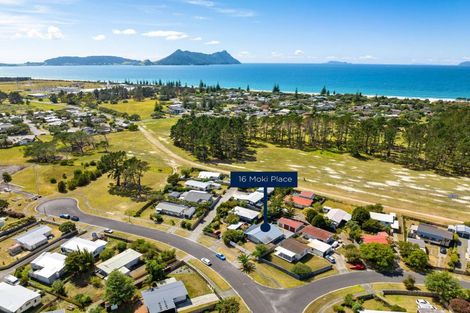 Photo of property in 16 Moki Place, Ruakaka, 0116
