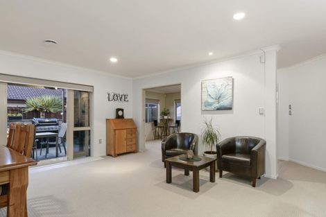 Photo of property in 18 Saint Clair Place, Papamoa Beach, Papamoa, 3118