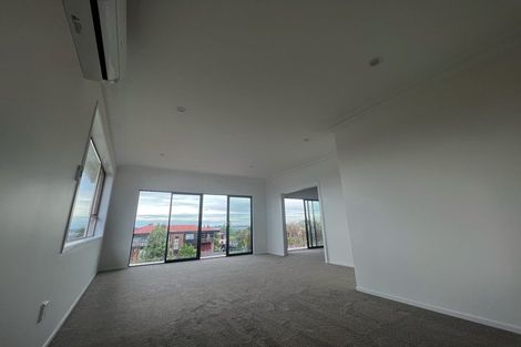 Photo of property in 12 Flagstaff Place, Massey, Auckland, 0614