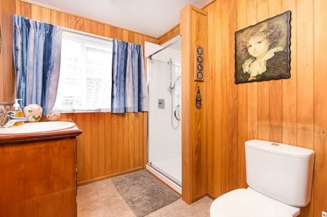 Photo of property in 9 Roberts Road, Te Atatu South, Auckland, 0610