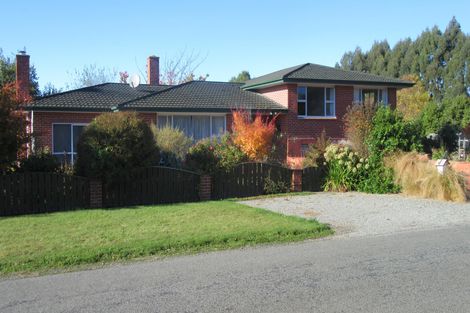 Photo of property in 2 Victoria Street, Waimate, 7924