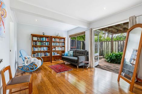 Photo of property in 42 Konini Road, Titirangi, Auckland, 0604