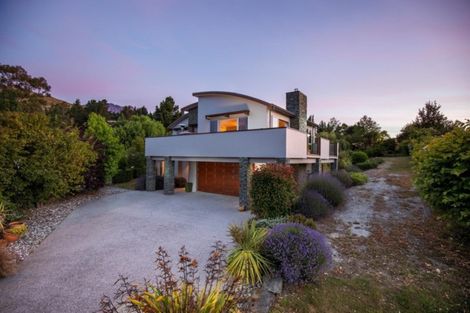 Photo of property in 14 Milward Place, Kelvin Heights, Queenstown, 9300