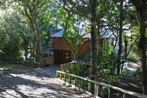 Photo of property in 103 Leigh Road, Leigh, 0985