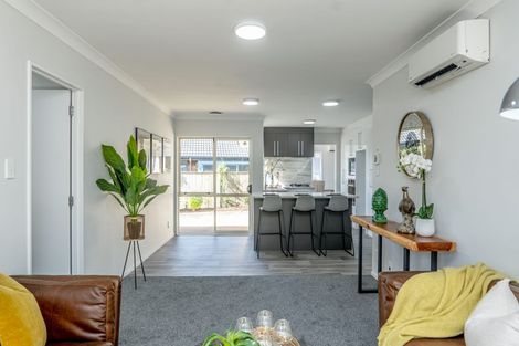 Photo of property in 5 Greta Banks Place, Wattle Downs, Auckland, 2103