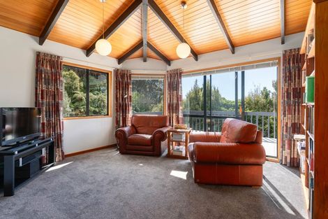 Photo of property in 9 Furneaux Grove, Whitby, Porirua, 5024