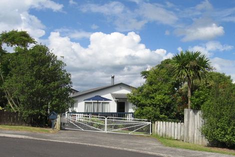 Photo of property in 5 Garcia Place, West Harbour, Auckland, 0618