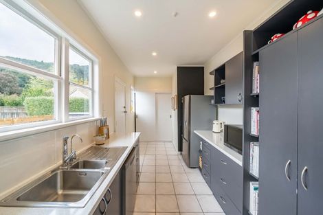 Photo of property in 15 Tyndall Street, Waiwhetu, Lower Hutt, 5010