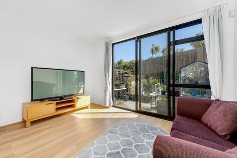 Photo of property in 6 Rara Lane, Manukau, Auckland, 2104