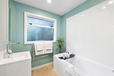 Photo of property in 60 Burnside Crescent, Burnside, Christchurch, 8053