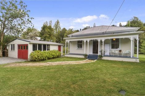 Photo of property in 8 Western Road, Laingholm, Auckland, 0604