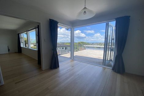 Photo of property in 83 Sunset Road, Totara Vale, Auckland, 0632