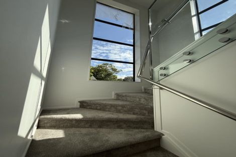 Photo of property in 33a Garadice Road, Rothesay Bay, Auckland, 0630