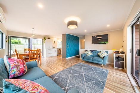 Photo of property in 2/75 Eskdale Road, Papakowhai, Porirua, 5024