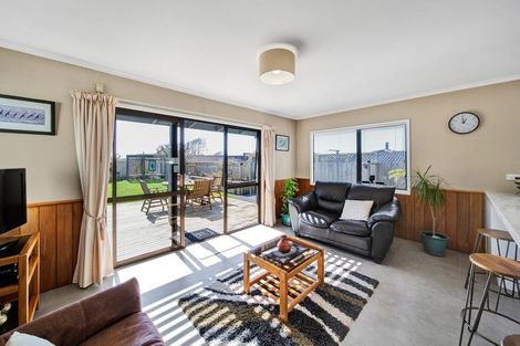 Photo of property in 4 Sequoia Grove, Merrilands, New Plymouth, 4312