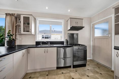 Photo of property in 77 Blake Street, Waitara, 4320