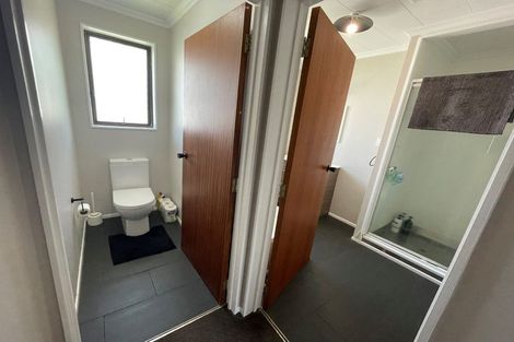 Photo of property in 79 Riversdale Drive, Merrilands, New Plymouth, 4312