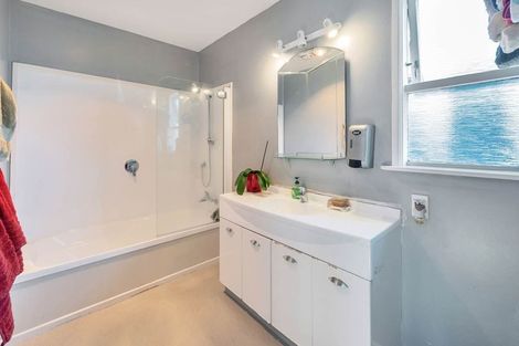 Photo of property in 2 Karo Place, Glendene, Auckland, 0602