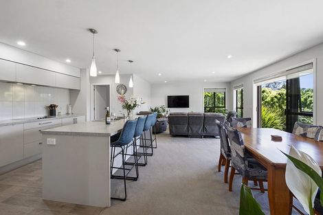 Photo of property in 14 Te Arakete Place, Hurworth, New Plymouth, 4310