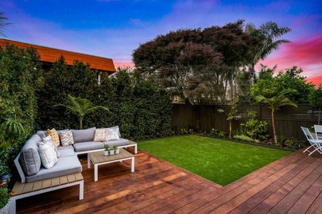 Photo of property in 2/40 James Evans Drive, Northcote, Auckland, 0627