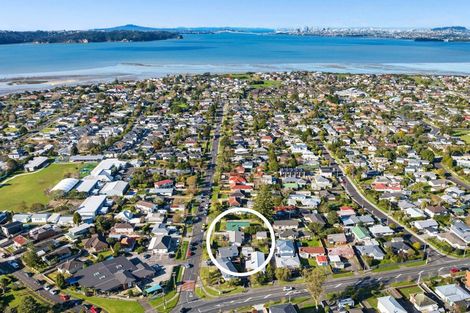 Photo of property in 1 Waipani Road, Te Atatu Peninsula, Auckland, 0610