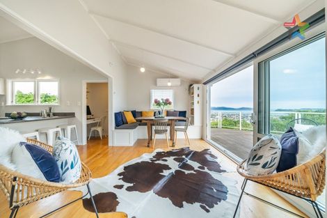 Photo of property in 10 Walnut Way, Maungaraki, Lower Hutt, 5010