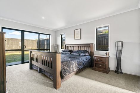 Photo of property in 50 Harbour Crest Drive, Waiuku, 2123