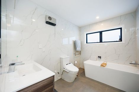 Photo of property in 42 Cyprus Place, Fitzherbert, Palmerston North, 4410