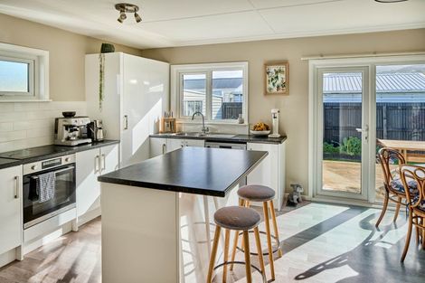 Photo of property in 1 East Grove, Alicetown, Lower Hutt, 5010