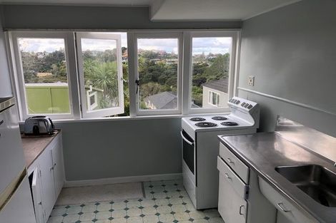 Photo of property in 51 Onewa Road, Northcote, Auckland, 0627