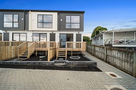 Photo of property in 4/17 Sunnyfield Crescent, Glenfield, Auckland, 0629