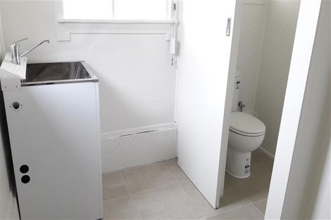 Photo of property in 19 Chivalry Road, Glenfield, Auckland, 0629