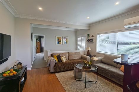 Photo of property in 172 Mellons Bay Road, Mellons Bay, Auckland, 2014