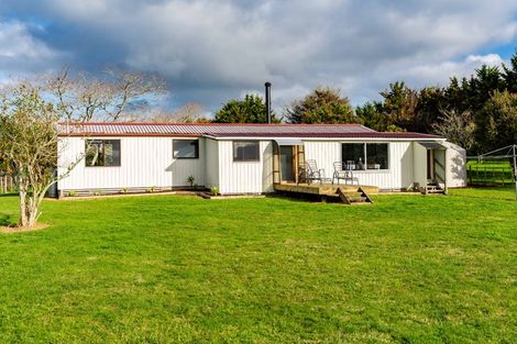 Photo of property in 272 Huarau Road, Whakapirau, Maungaturoto, 0583