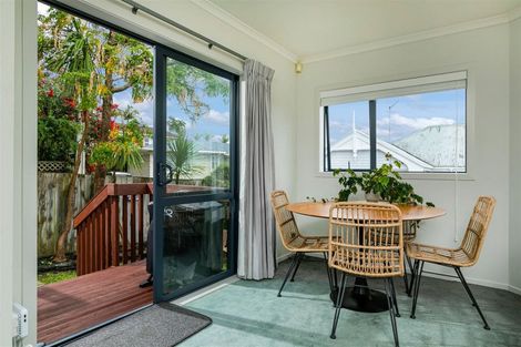 Photo of property in 2/199 Onewa Road, Birkenhead, Auckland, 0626