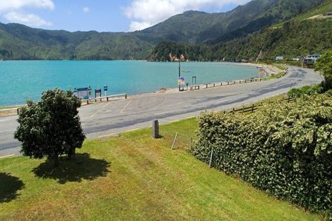 Photo of property in 20 Esplanade, Okiwi Bay, French Pass, 7193